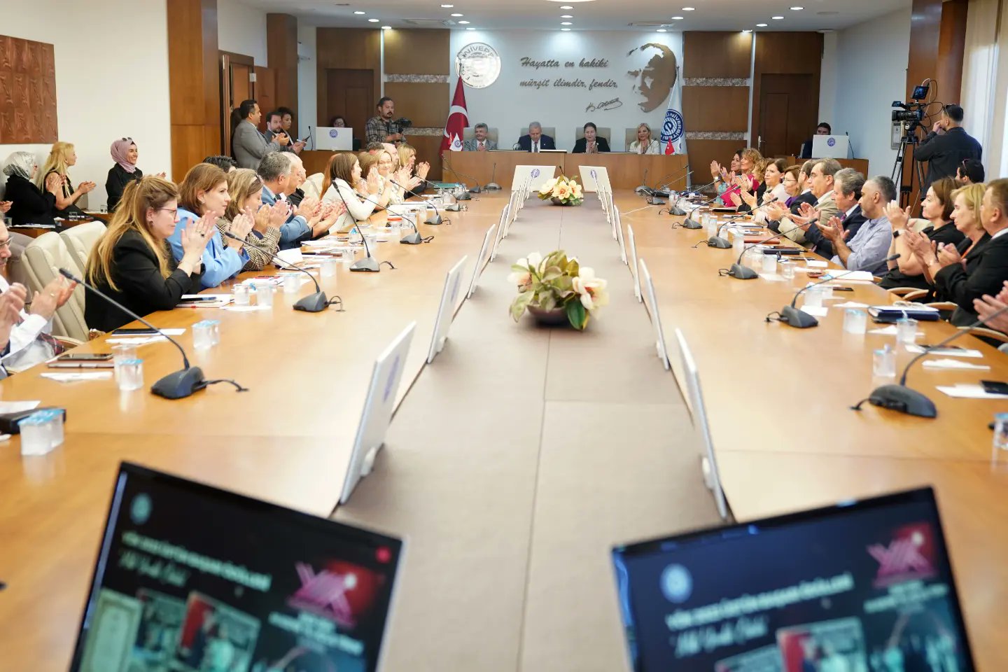 EÜ Senatosunda “YÖK Üstün Başarı Ödülü” sevinci