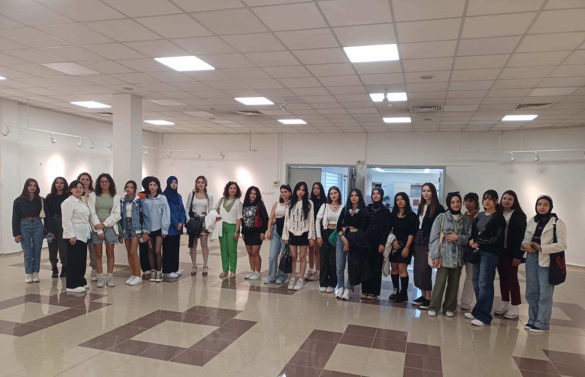 EÜ’de “Mavi-Beyaz Atatürk Fotoğrafları” sergisi açıldı