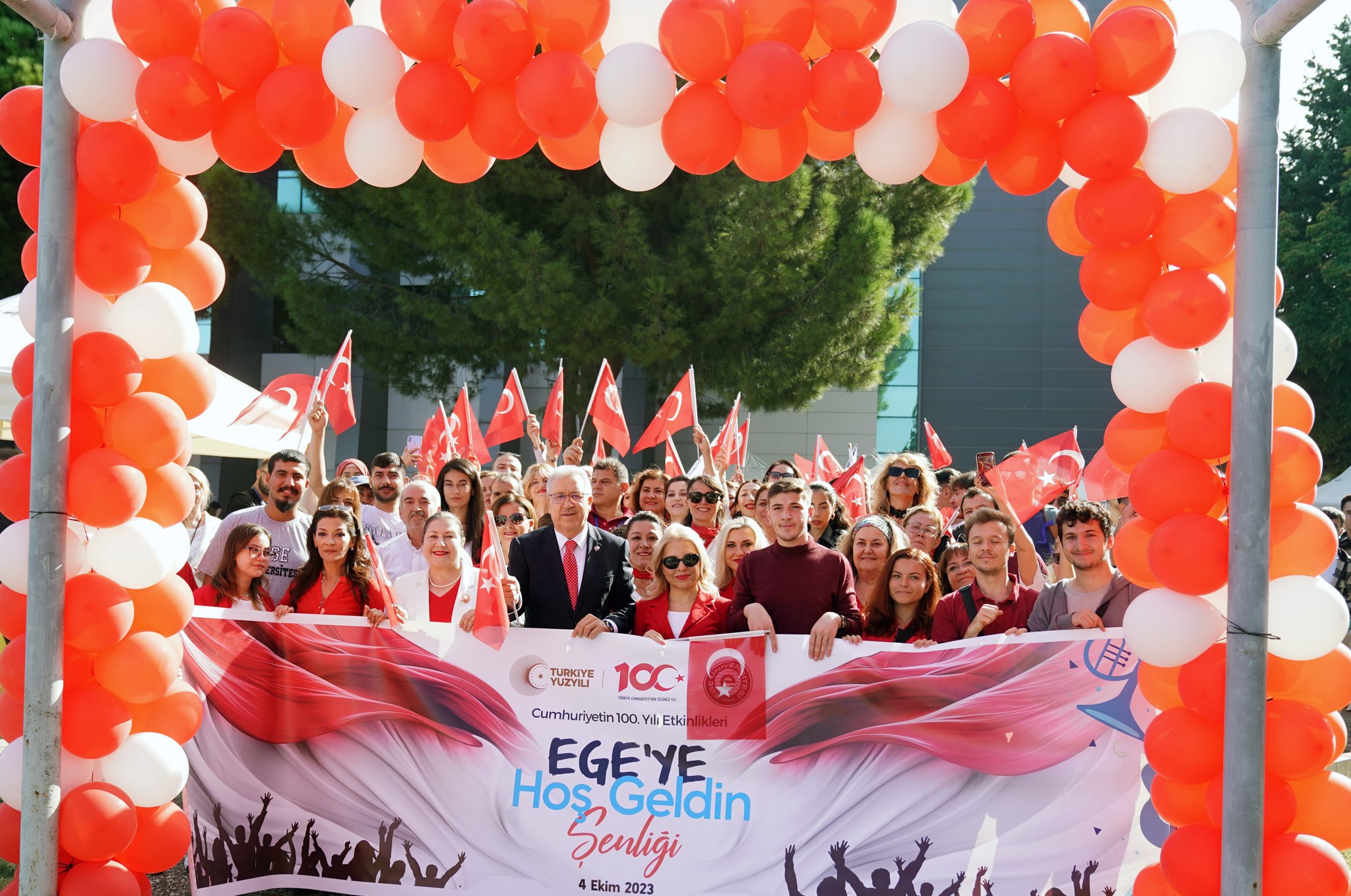 EÜ’den öğrencilere şenlikli karşılama