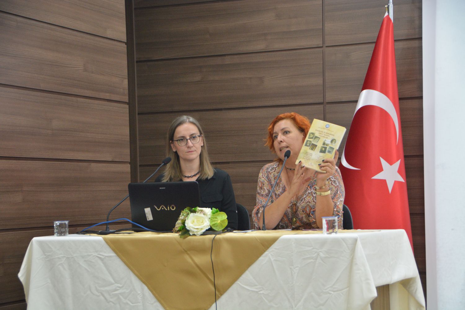Ege’de “İzmir’de Bir Cumhuriyet Aydını: Vedide Baha Pars” paneli düzenlendi