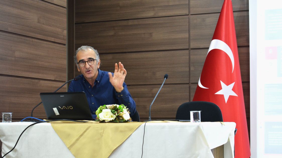 EÜ Edebiyat Fakültesinde “Cumhuriyet Dönemi Türk Romanında Atatürk” konuşuldu