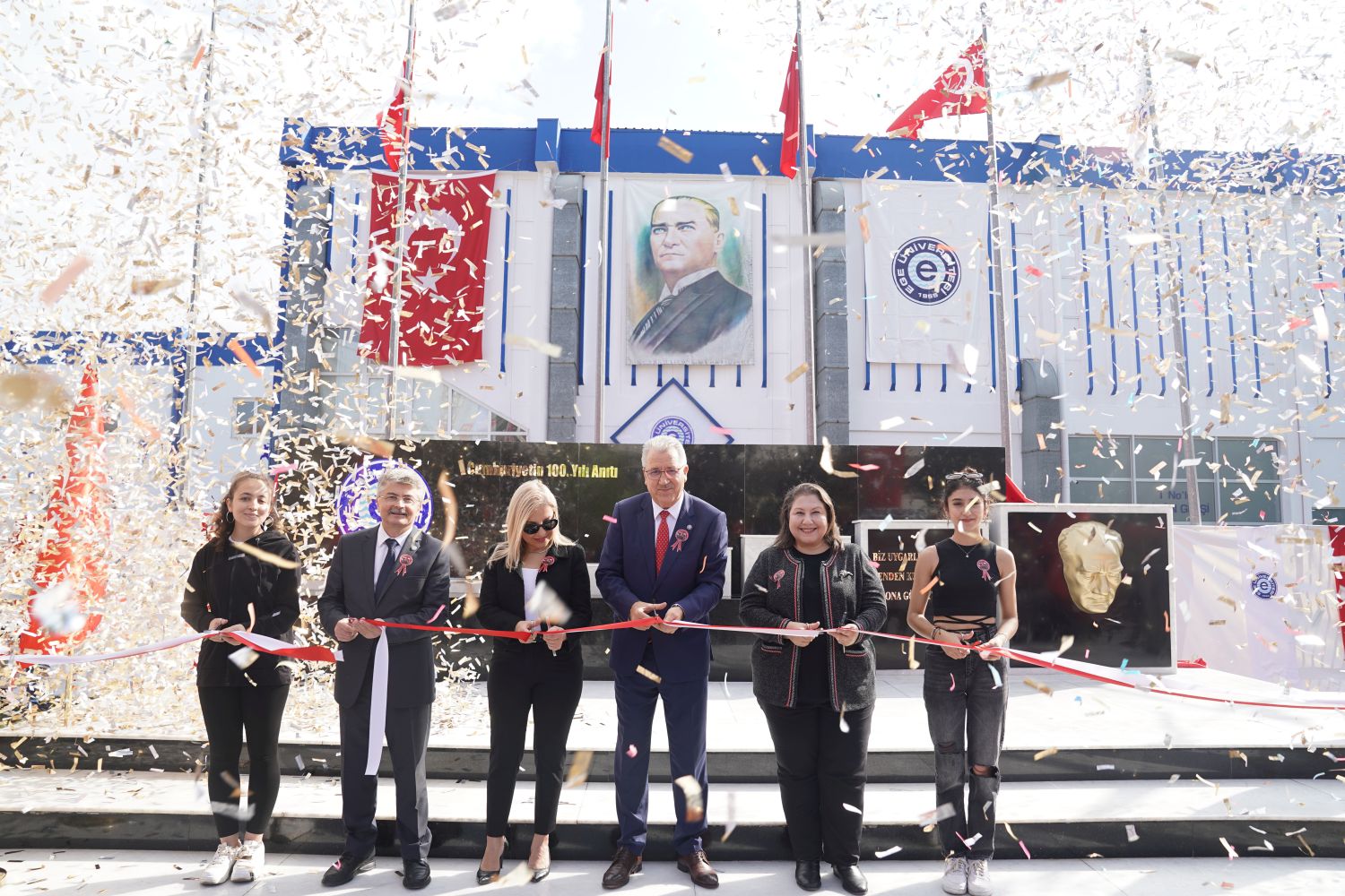 Ege Üniversitesinde “Cumhuriyetin 100. Yılı Anıtı” törenle açıldı