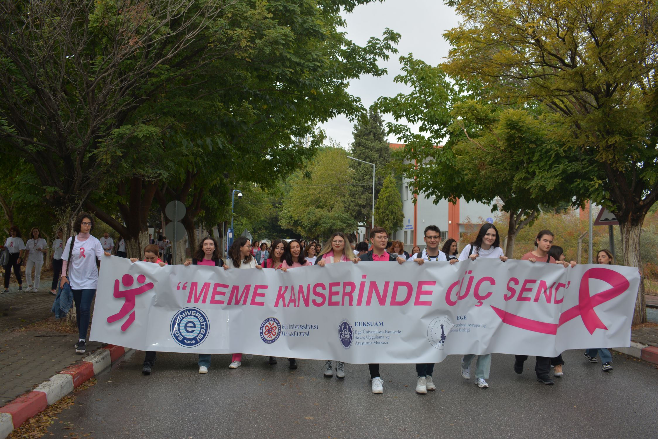 EÜ’de Meme Kanseri Farkındalık Yürüyüşü