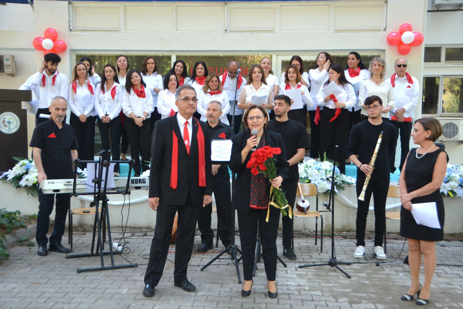 EÜ Eczacılık Fakültesinden coşkulu 100. yıl kutlaması