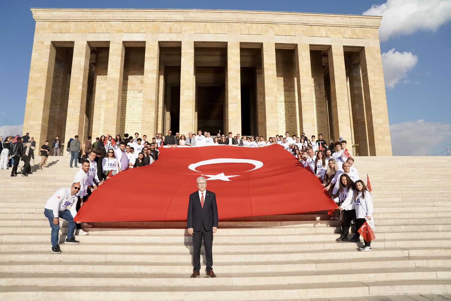 Ege Üniversitesi Heyeti, Cumhuriyetin 100. Yılında Atatürk’ün huzurunda
