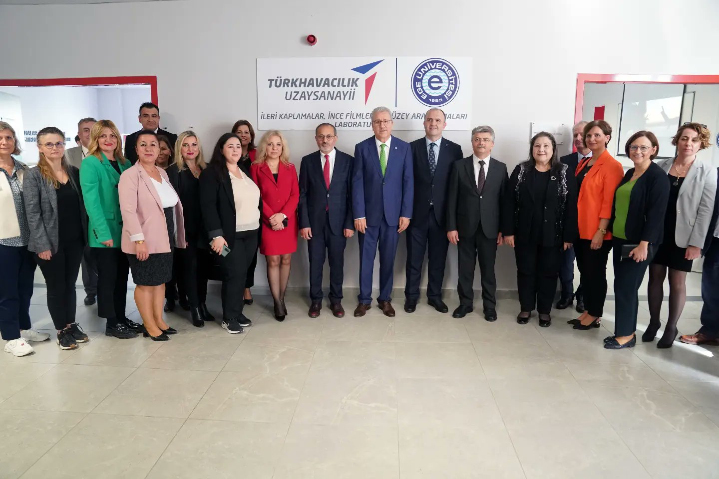 Ege Üniversitesinde “EÜ- TUSAŞ İleri Kaplamalar, İnce Filmler ve Yüzey Araştırmaları Laboratuvarı” açıldı