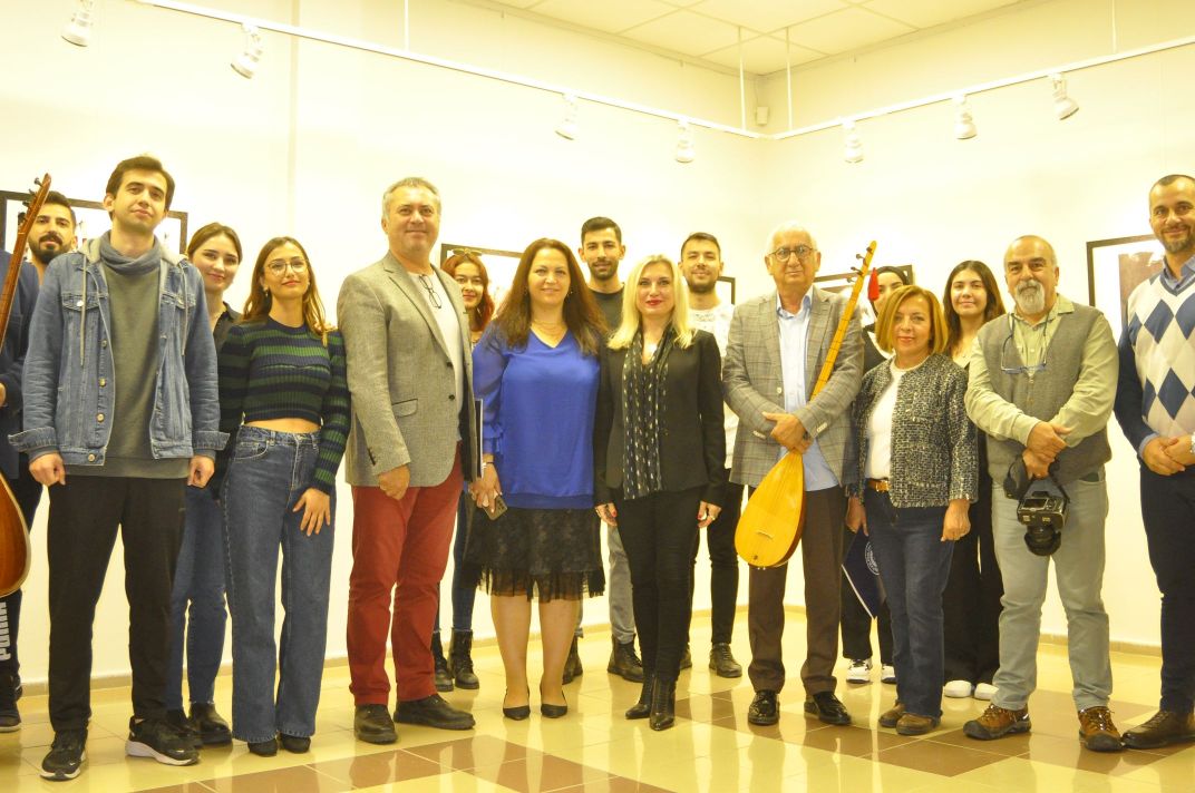 Ege’de “Aşık Veysel” fotoğraf sergisi ve müzik dinletisi ile anıldı