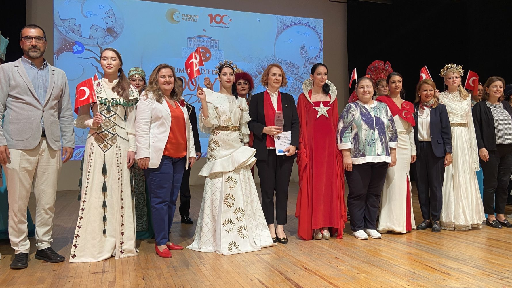 Cumhuriyetin 100. Yılına Özel Defile