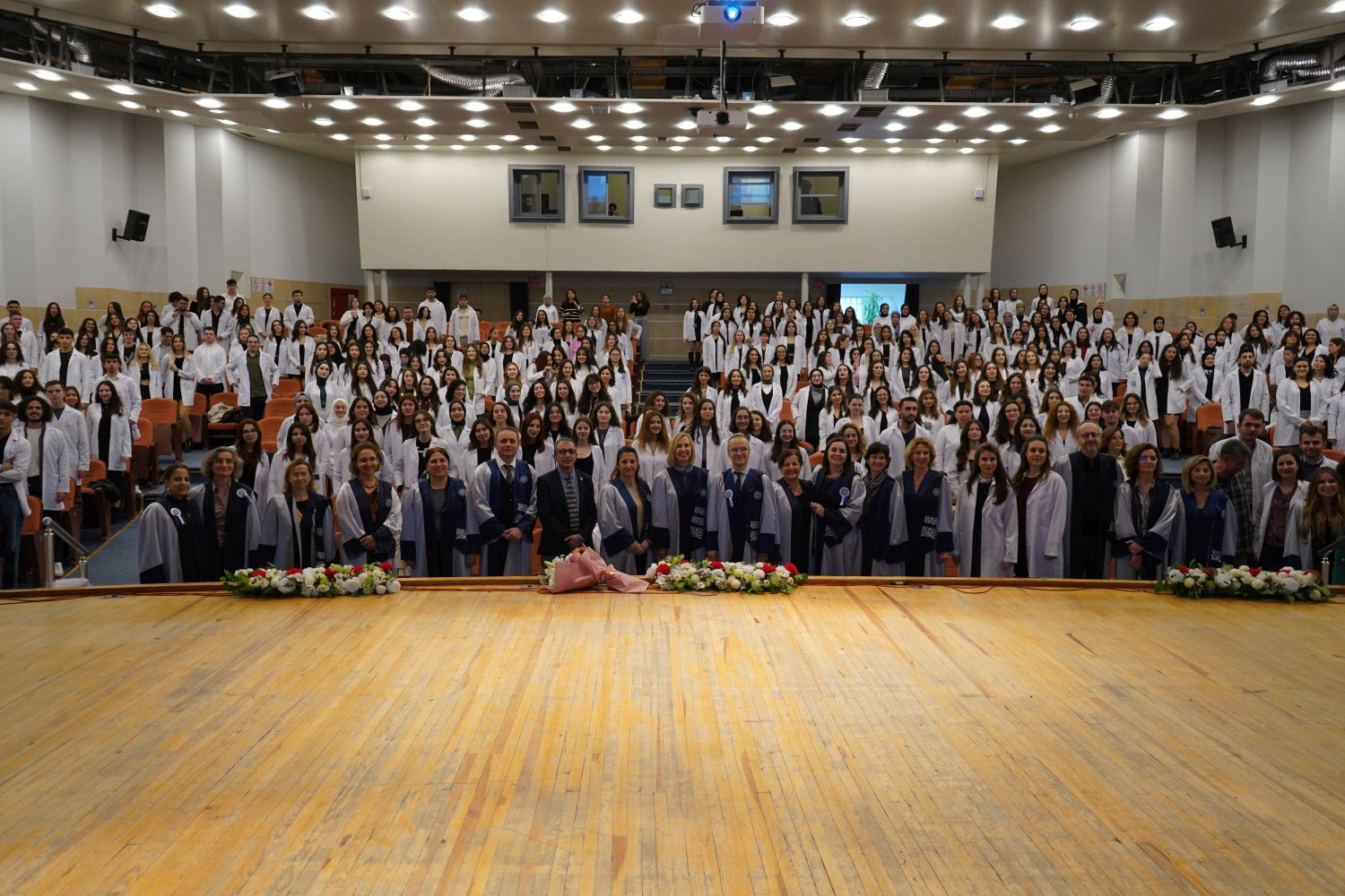 EÜ Sağlık Bilimleri Fakültesinde öğrenciler beyaz önlüklerini giydi