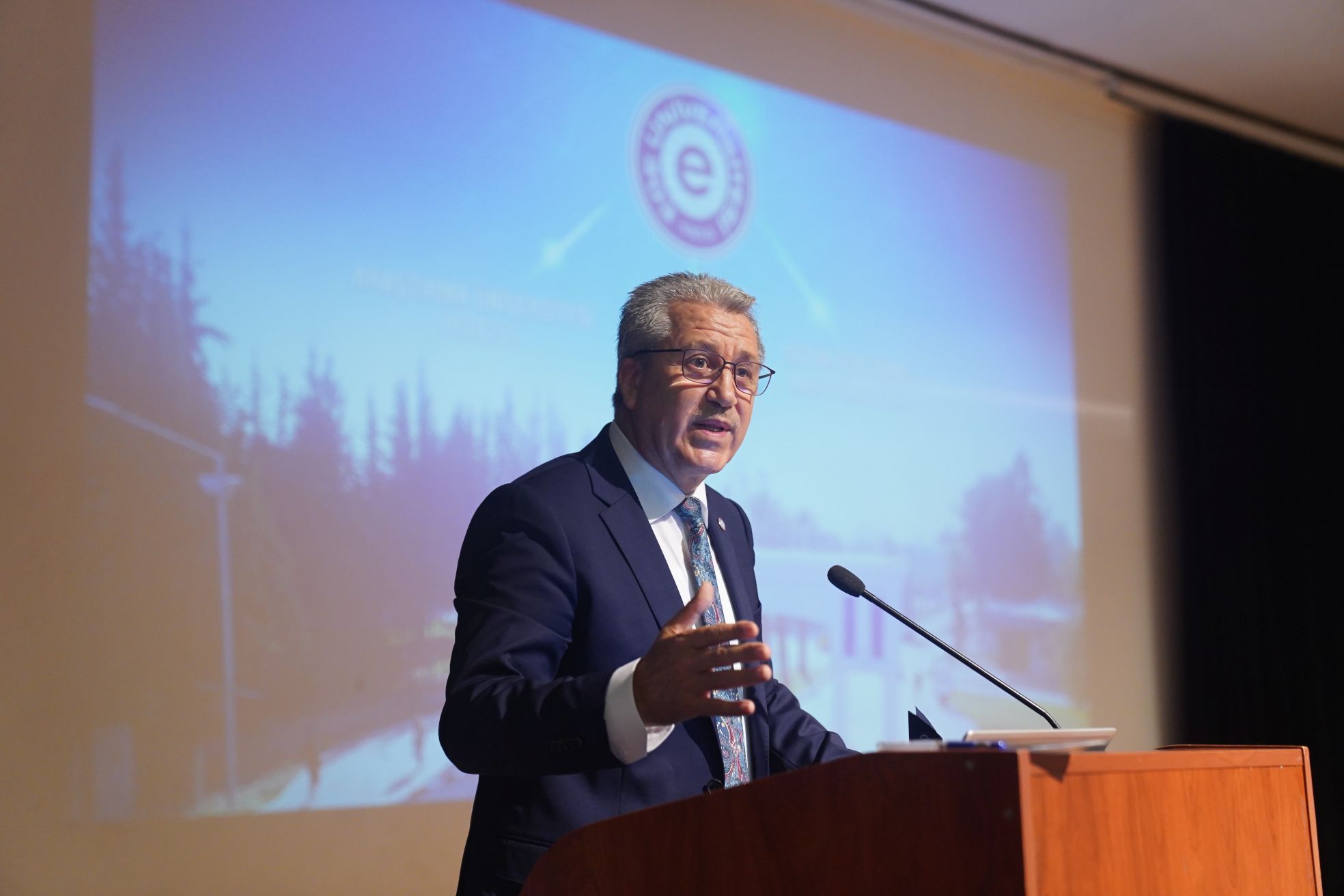 Ege Üniversitesi dünyada ilk binde, Türkiye’de 8’inci