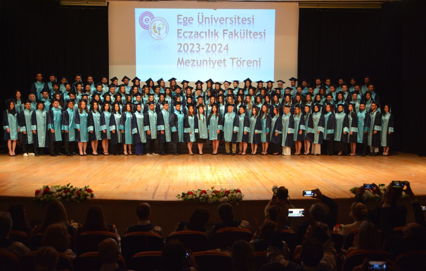 EÜ’de 119 çiçeği burnunda eczacı sektöre uğurlandı