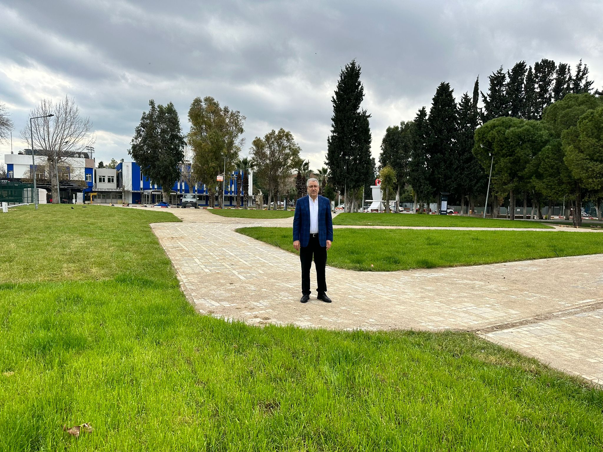 Geniş sosyal imkânları, spor tesisleri, sanatsal faaliyetleri ile üniversite hayatına renk katıyor