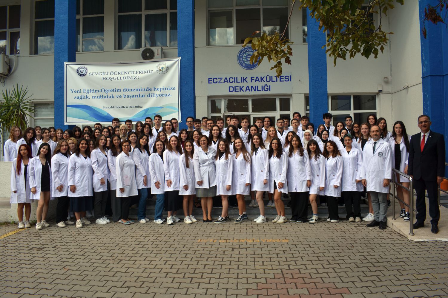 Egeli genç eczacıların beyaz önlük heyecanı
