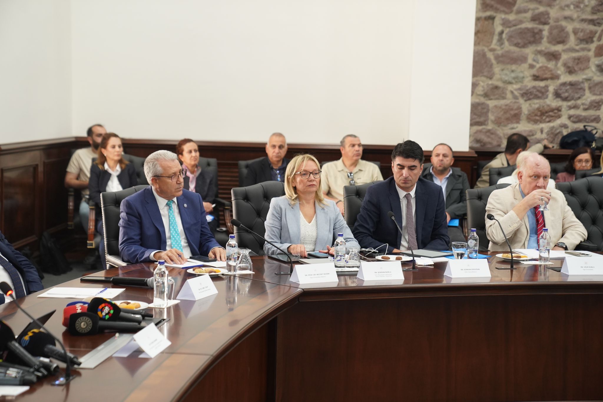 İzmir Körfezi’ne Nefes Aldıracak ‘Acil ve Kısa Vadeli Eylem Planı’ Açıklandı