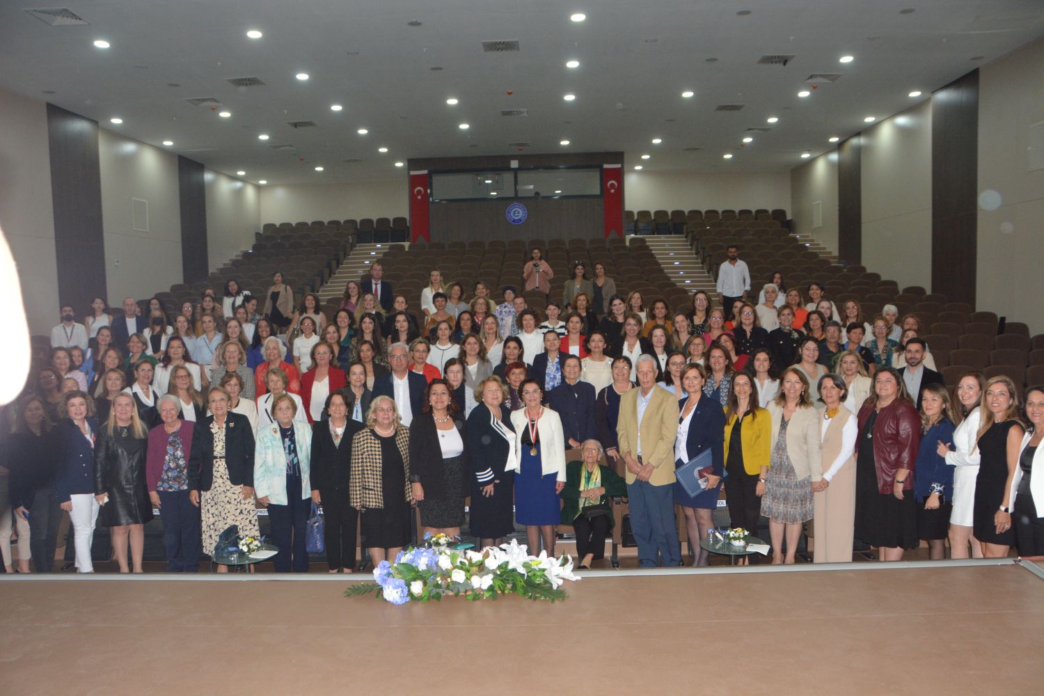 EÜ Hemşirelik Fakültesinde Prof. Dr. Ayfer Karadakovan emekliliğe uğurlandı