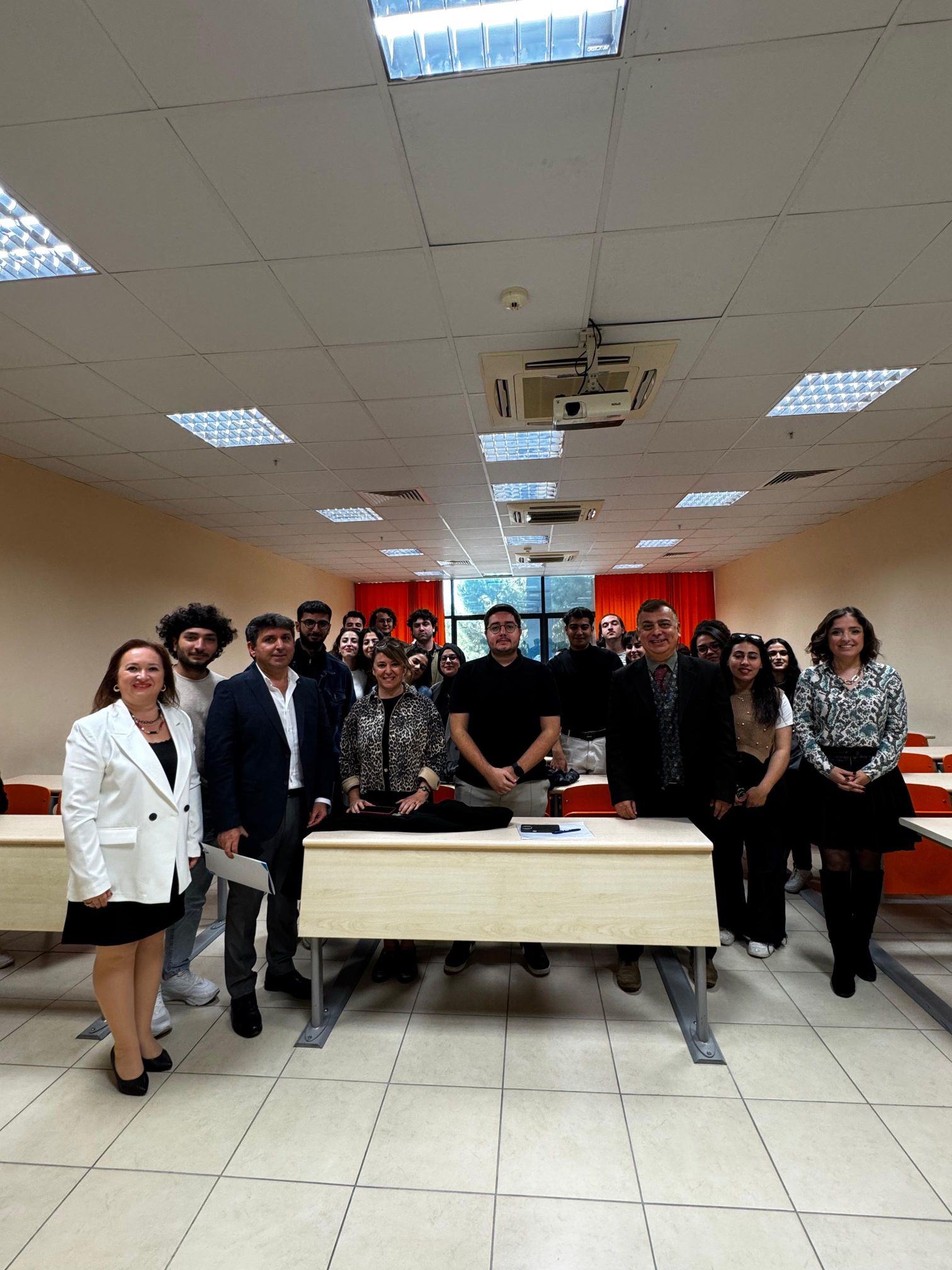 DHA Ege Bölge Temsilcisi Dişkaya, deneyimlerini genç gazetecilerle paylaştı