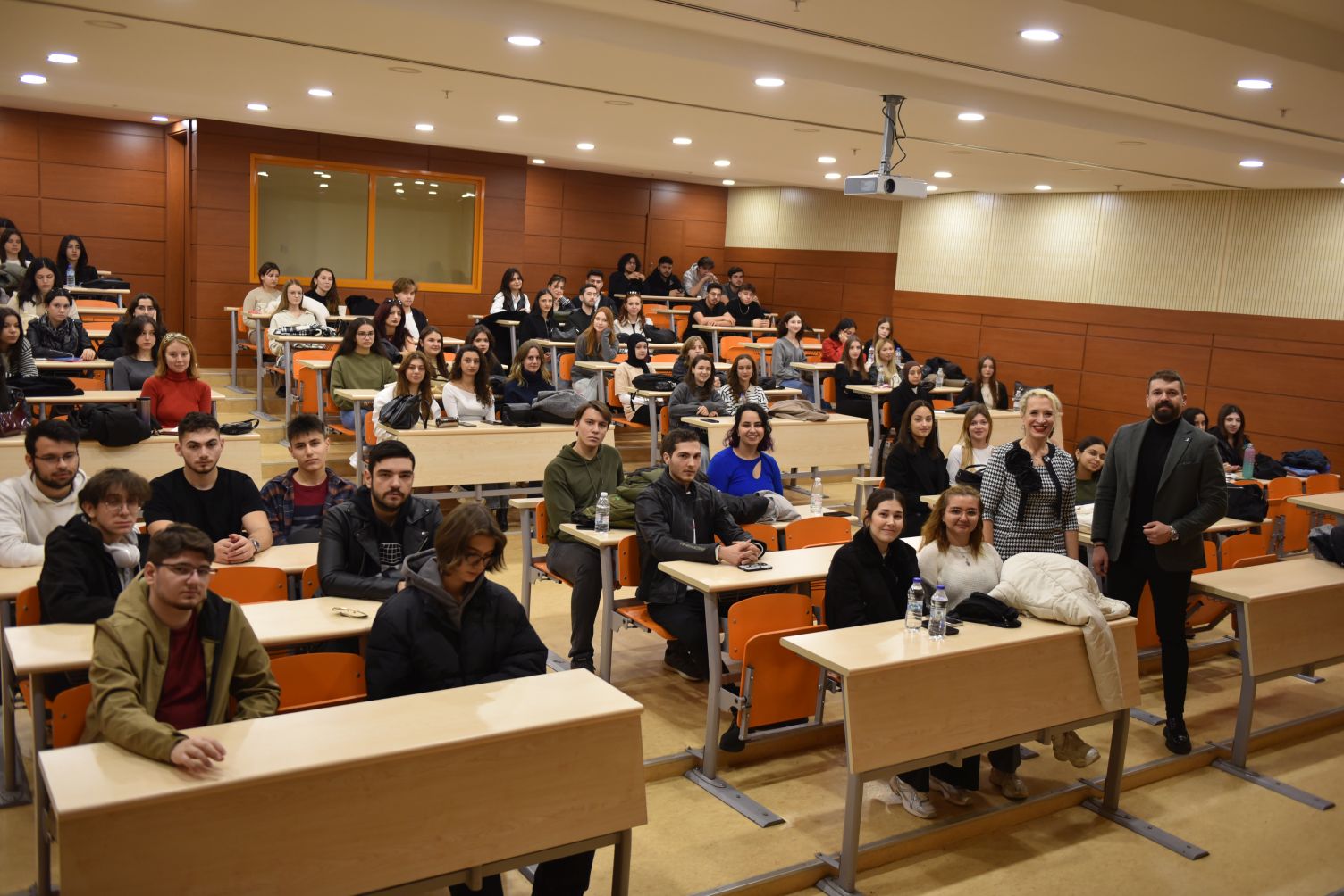 EÜ İletişim Fakültesinde, ajans dünyasının dinamikleri ve etkili iletişim stratejileri konuşuldu