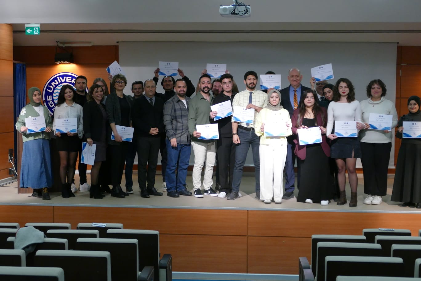 EÜ’de “Akran Mentörlüğü Sertifika Programı” mezunlarını verdi
