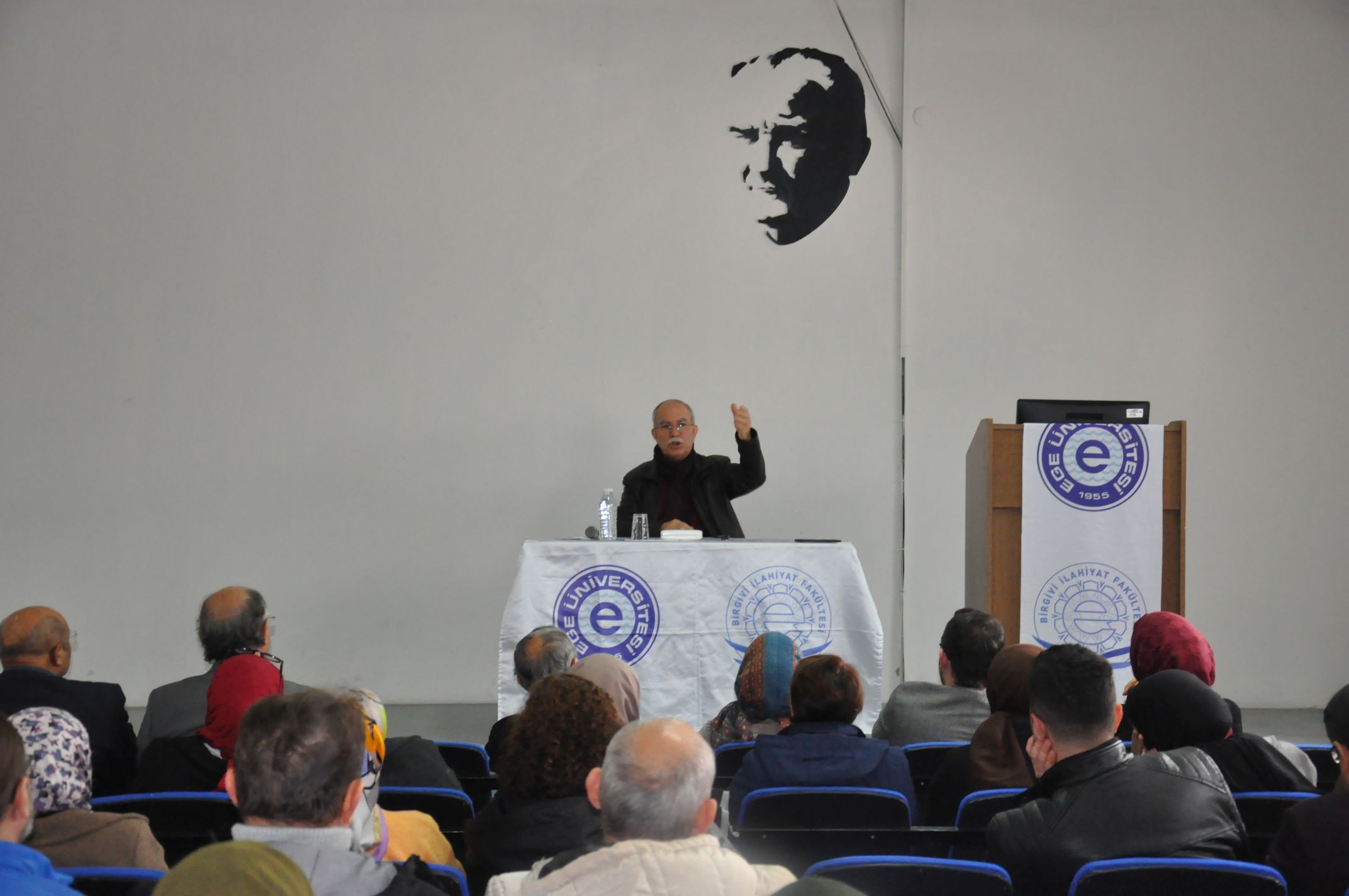 EÜ’de “Ayrıştırıcı Değil Kaynaştırıcı Bir Kavram Olarak Yaşayan Sünnet” paneli düzenlendi