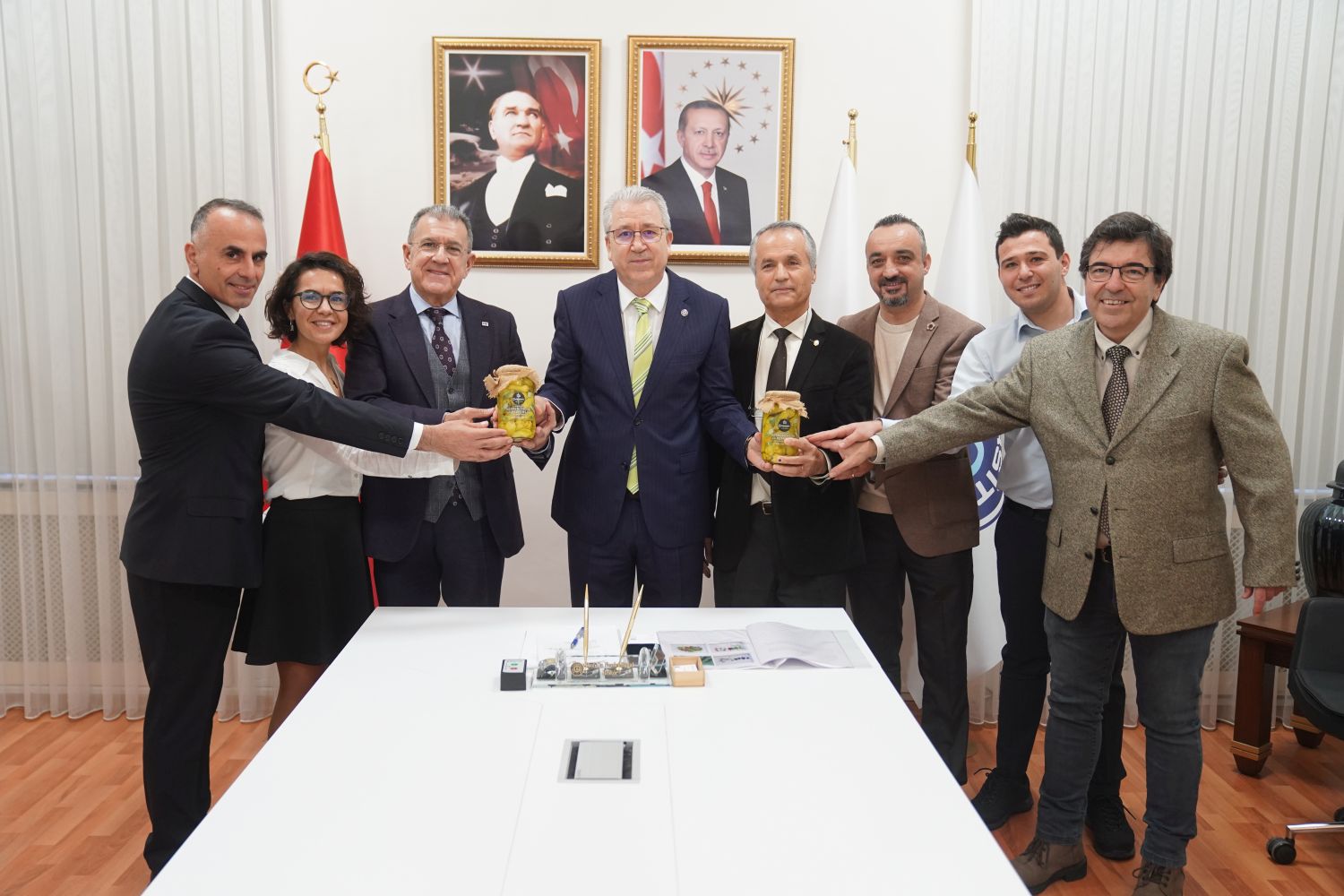 Ege Üniversitesi ile KFC Gıda AŞ iş birliğinde üretilen iki biber çeşidi Tarım ve Orman Bakanlığı tarafından tescillendi