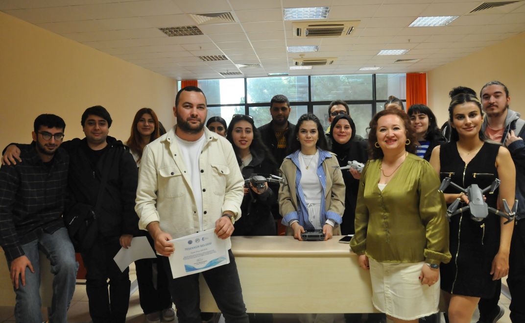 Egeli genç iletişimcilere uygulamalı drone kullanma eğitimi verildi