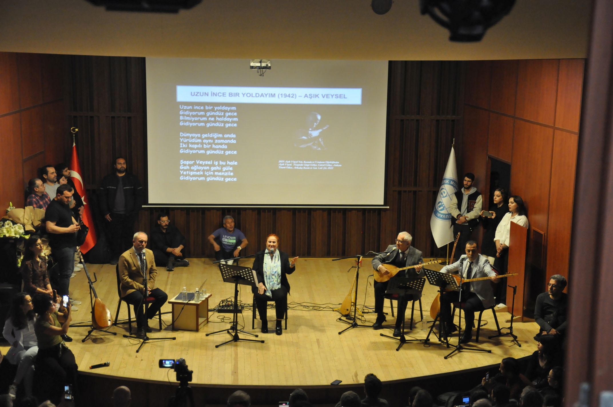 “Dostları Âşık Veysel’i Unutmadı”