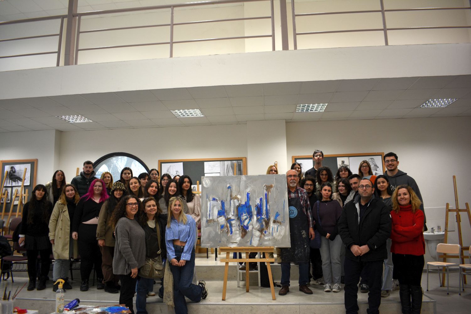 Ressam akademisyen Prof. Dr. Karayağmurlar’dan Egeli öğrencilere “Canlı Performans”