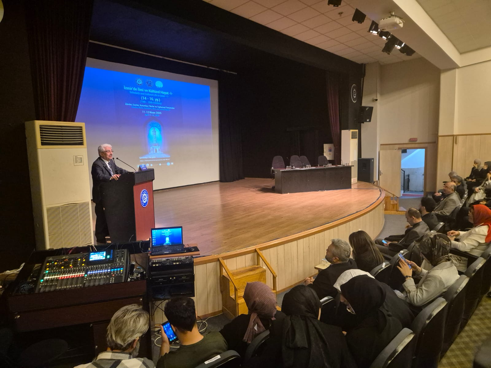 Prof. Dr. Şeker, “Aydınoğulları, Anadolu’nun Türkleşmesinde önemli rol oynamıştır”