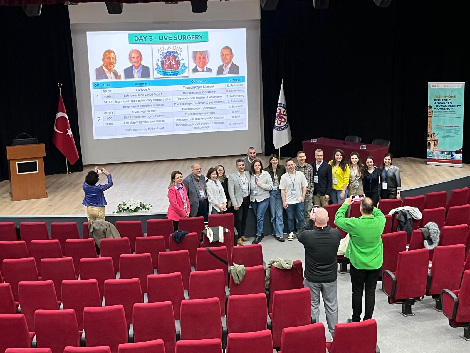 Ege Üniversitesi, Pediatrik Toroskopi alanında dünyaca ünlü cerrahları ağırladı