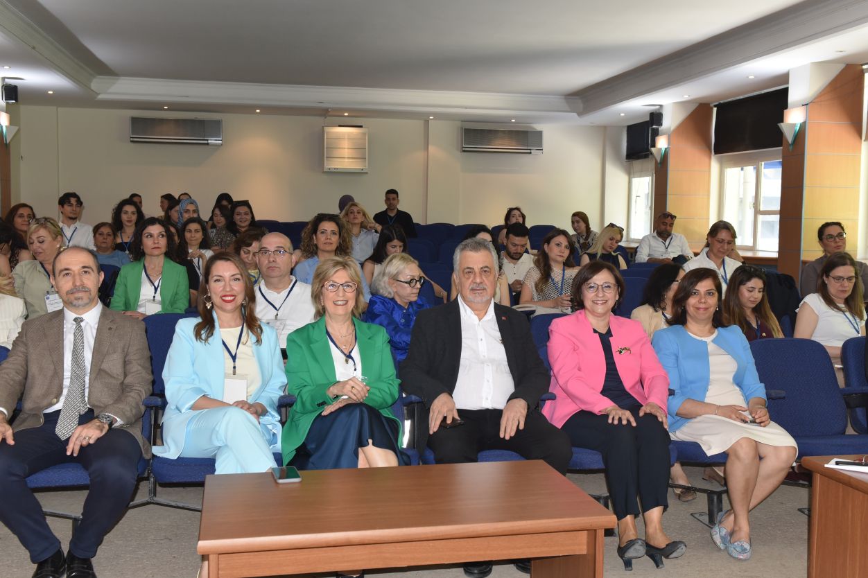 EÜ Eczacılık Fakültesinden kozmetikte bilim ve sürdürülebilirlik buluşması