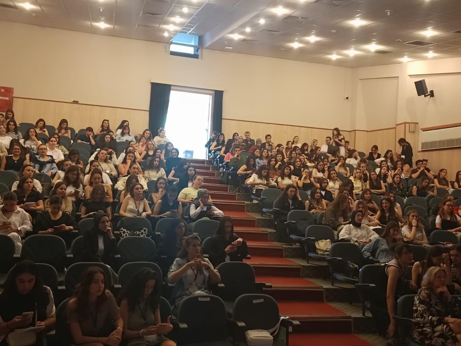 Ege’de “1.Uluslararası Sağlık Yaşam ve Beslenme Öğrenci Kongresi” düzenlendi
