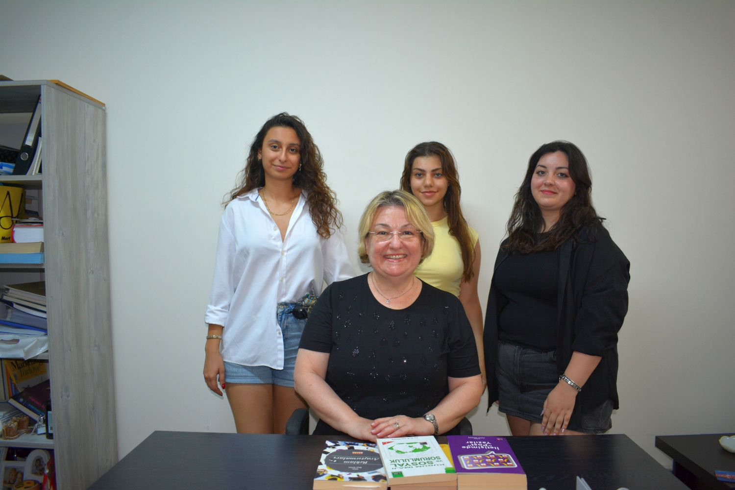Egeli İletişimcilerden minik kalplere büyük dokunuşlar yapan sosyal sorumluluk projesi