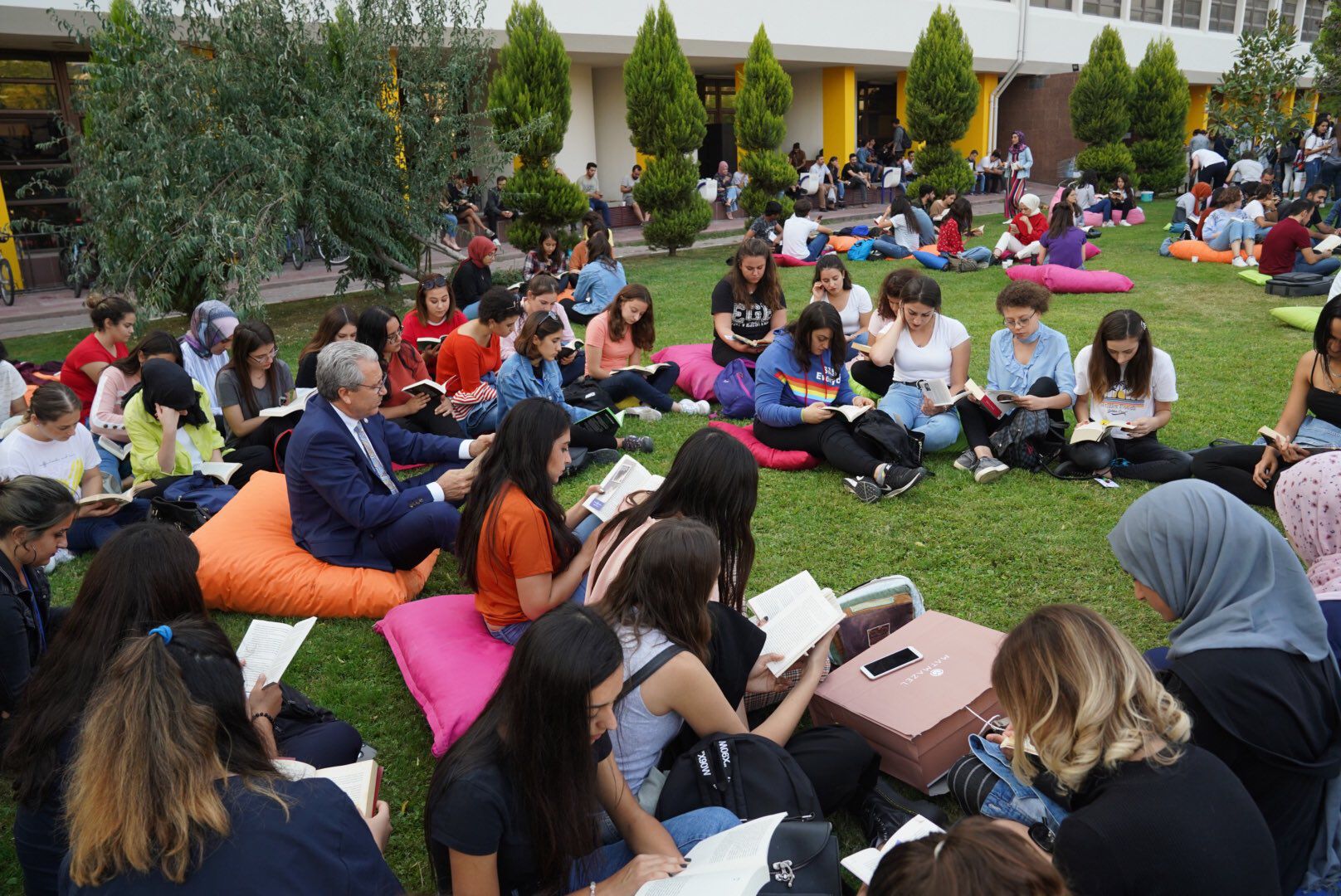 Türk yükseköğretiminin öncü üniversitesi yeni Egelileri bekliyor