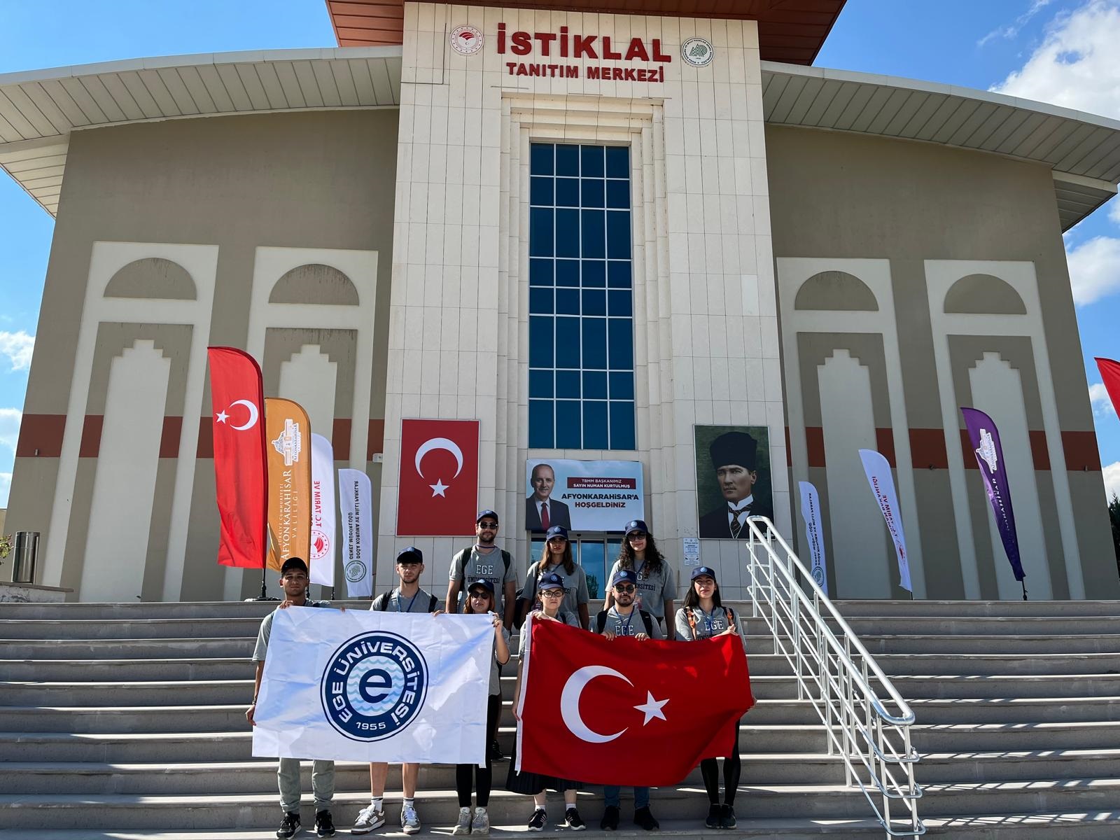 Ege Üniversitesi öğrencileri ‘Kocatepe Zafer Yürüyüşü’ne katıldı