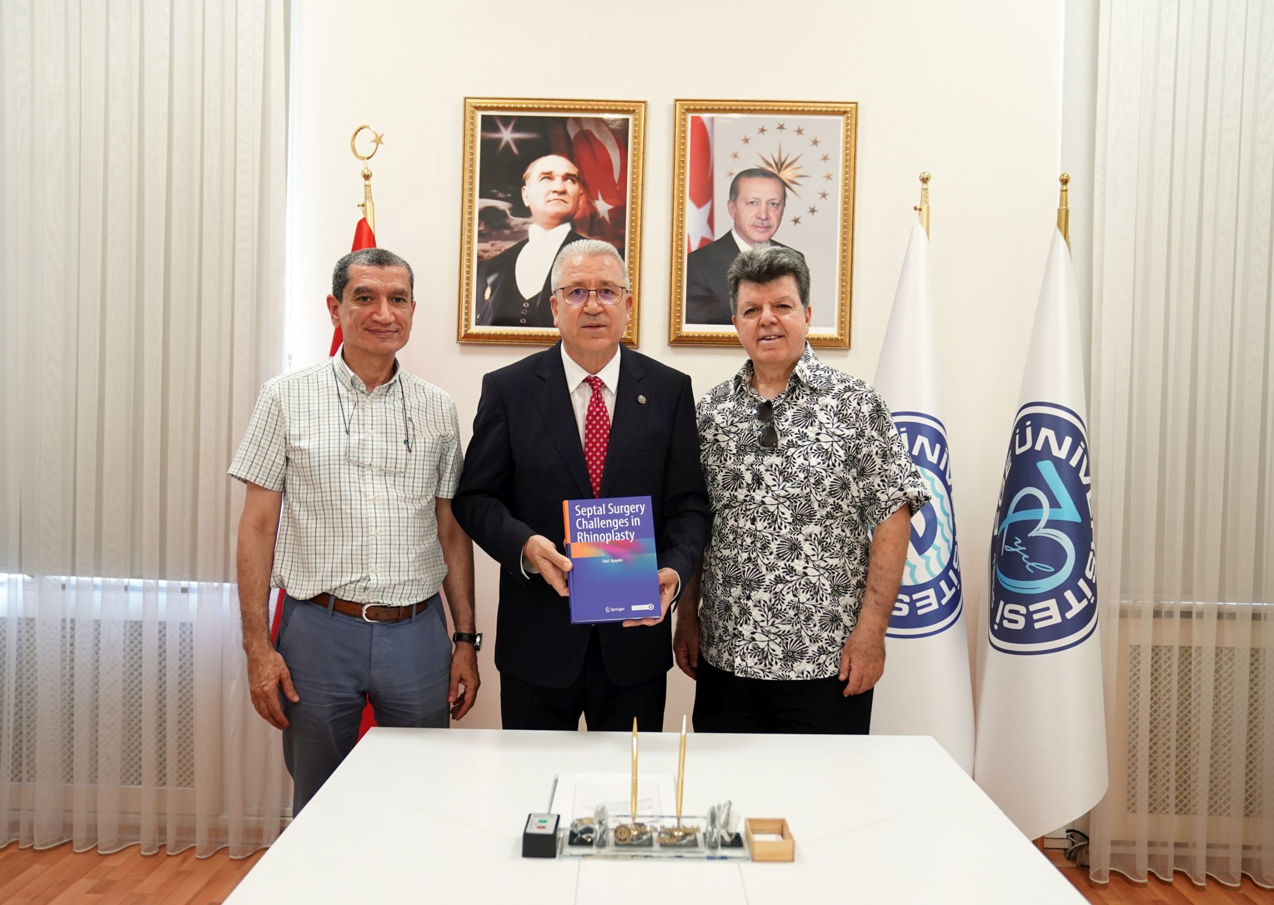 Prof. Dr. Apaydın’ın yeni kitabı burun cerrahisinde referans niteliği taşıyor