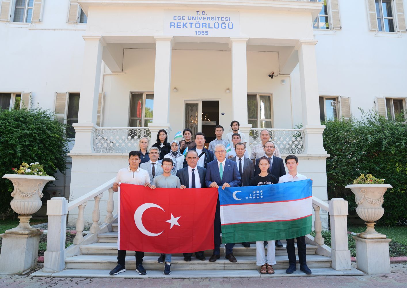 Çift Diploma Programı ile EÜ’ye gelen Özbek öğrenciler Rektör Prof. Dr. Budak’ı ziyaret etti