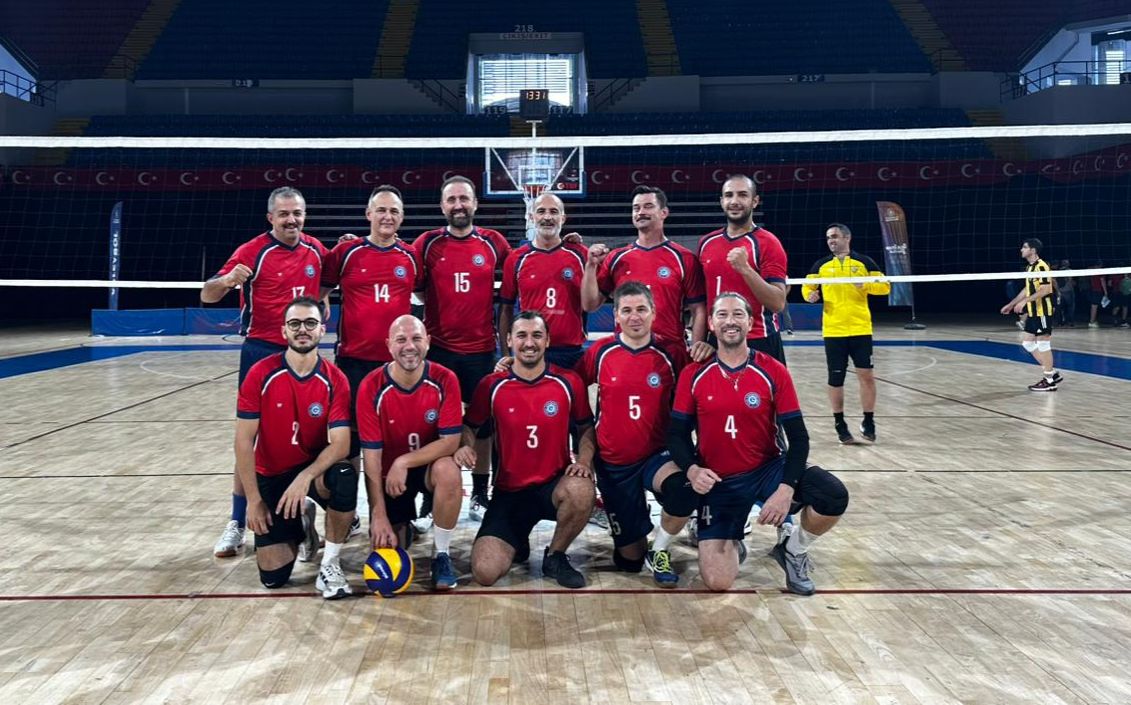 Ege Üniversitesi Voleybol Takımı adını finallere yazdırdı