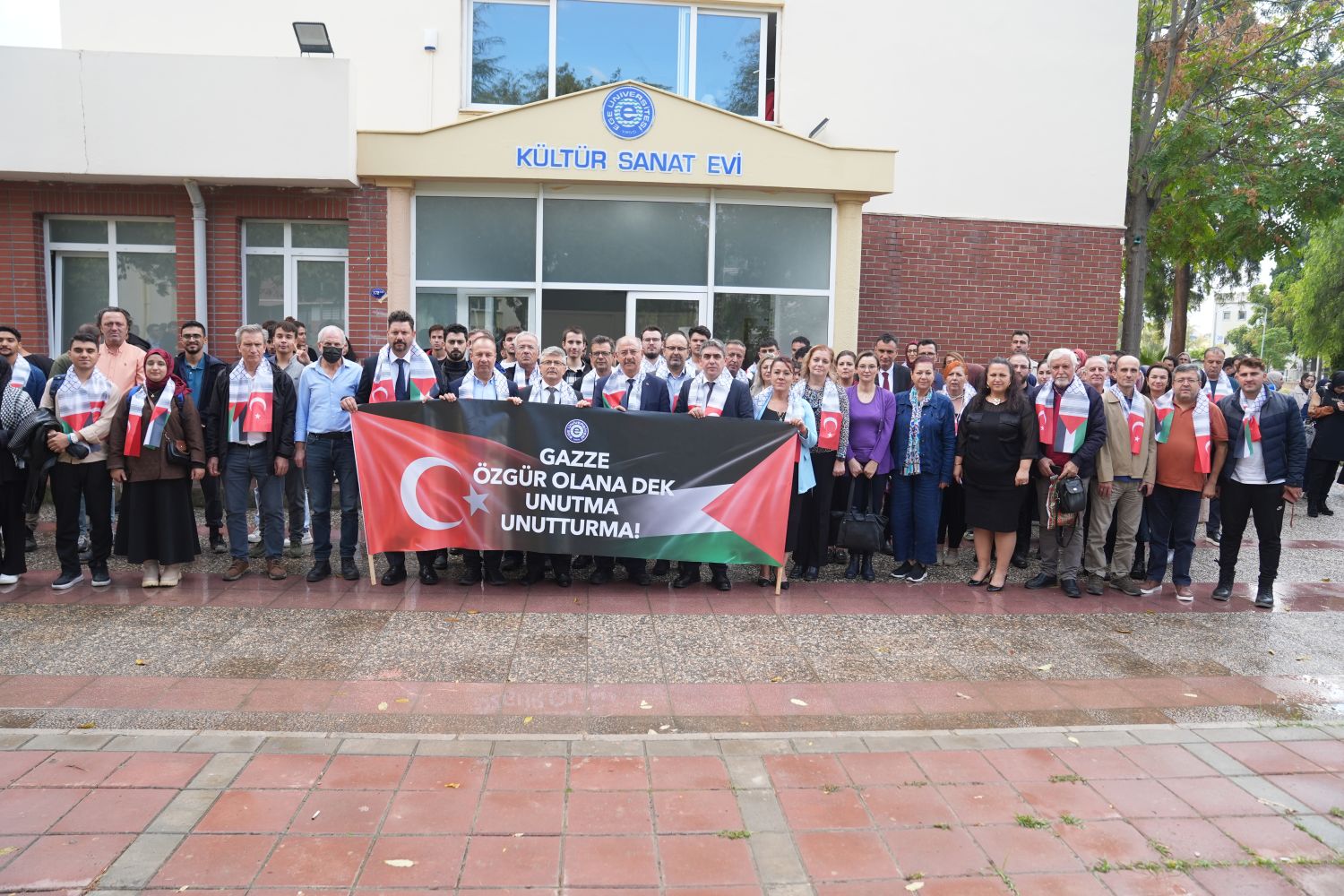 Ege Üniversitesinde, Gazze soykırımı bir kez daha protesto edildi