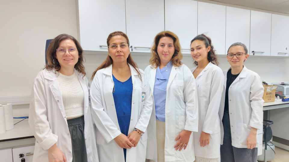 EÜ’den protez ameliyatlarında enfeksiyon riskine karşı ‘nano’ çözümü