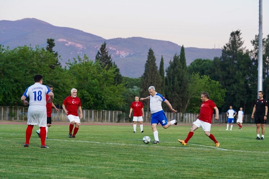 Parlamenterler Spor Kulübü ile EÜ Masterler karşılaştı